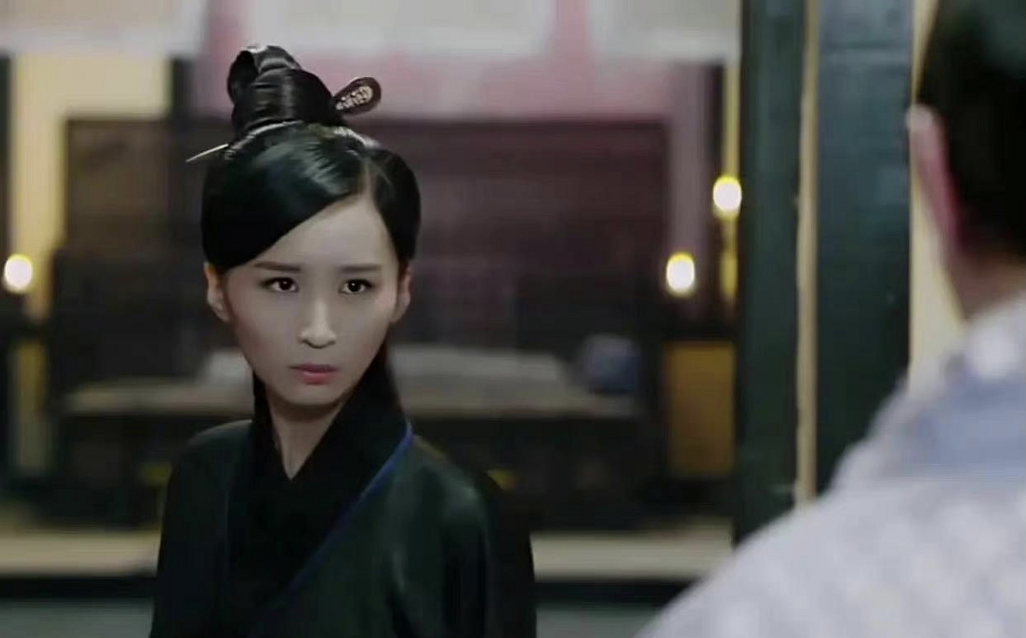 任嘉伦的老婆聂欢曾经在《通天狄仁杰》中饰演杀手冷月,两人也算相逢