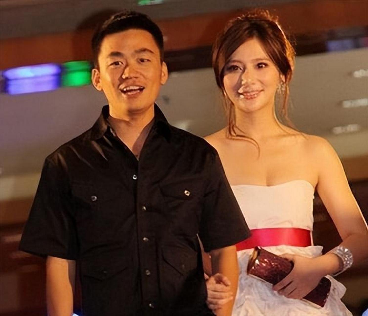 经过与王宝强离婚6年后,马蓉终于"醒悟"了