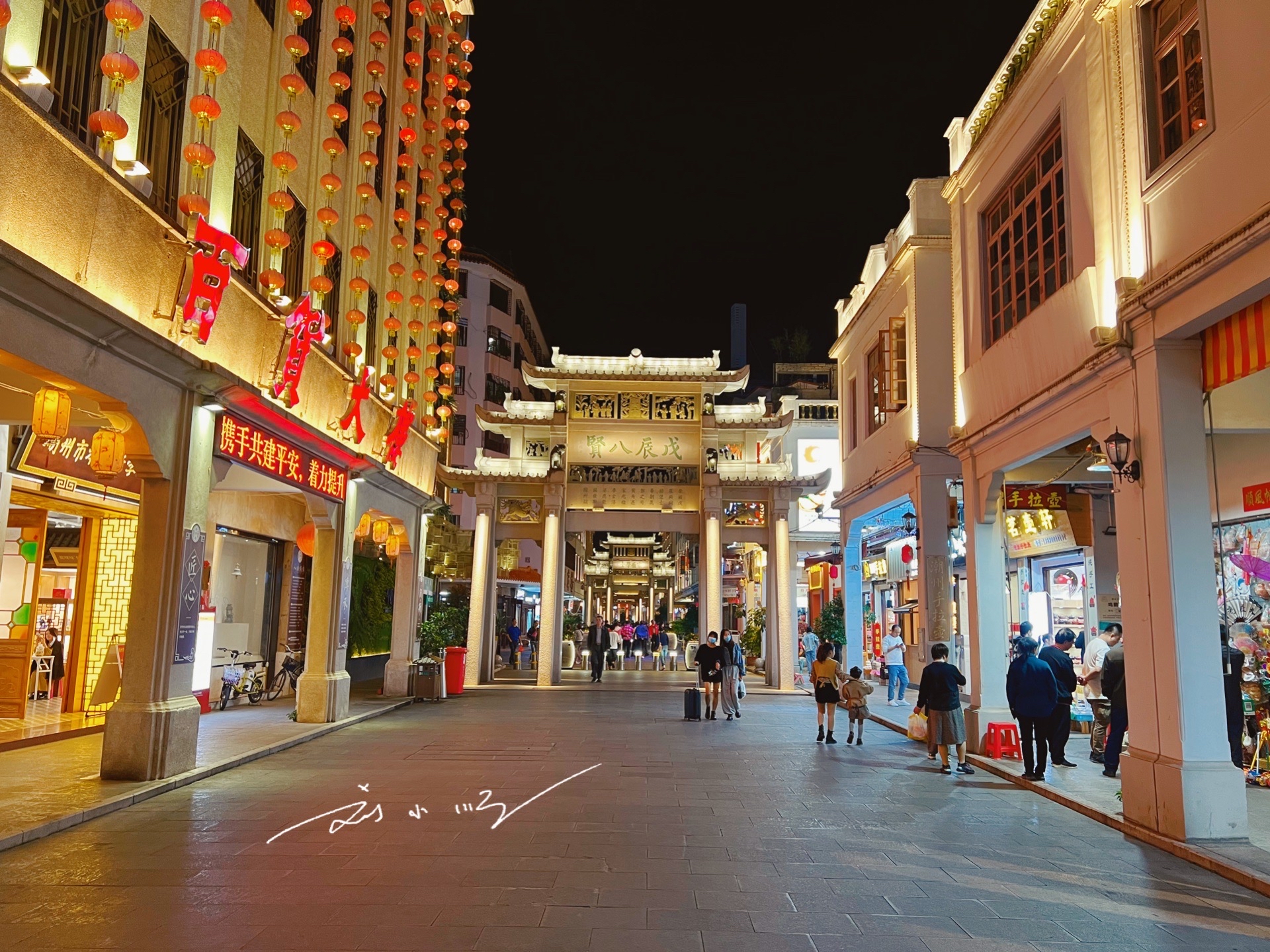 广东潮州有一条"牌坊街",如今成为网红景点,游客都争相来打卡