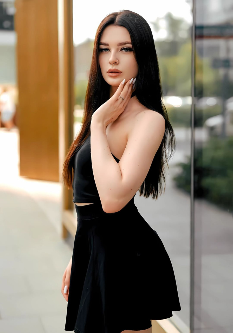 超级可爱的漂亮宝宝戴娃·卡塞尔  是 意大利国宝级性感女神莫妮卡