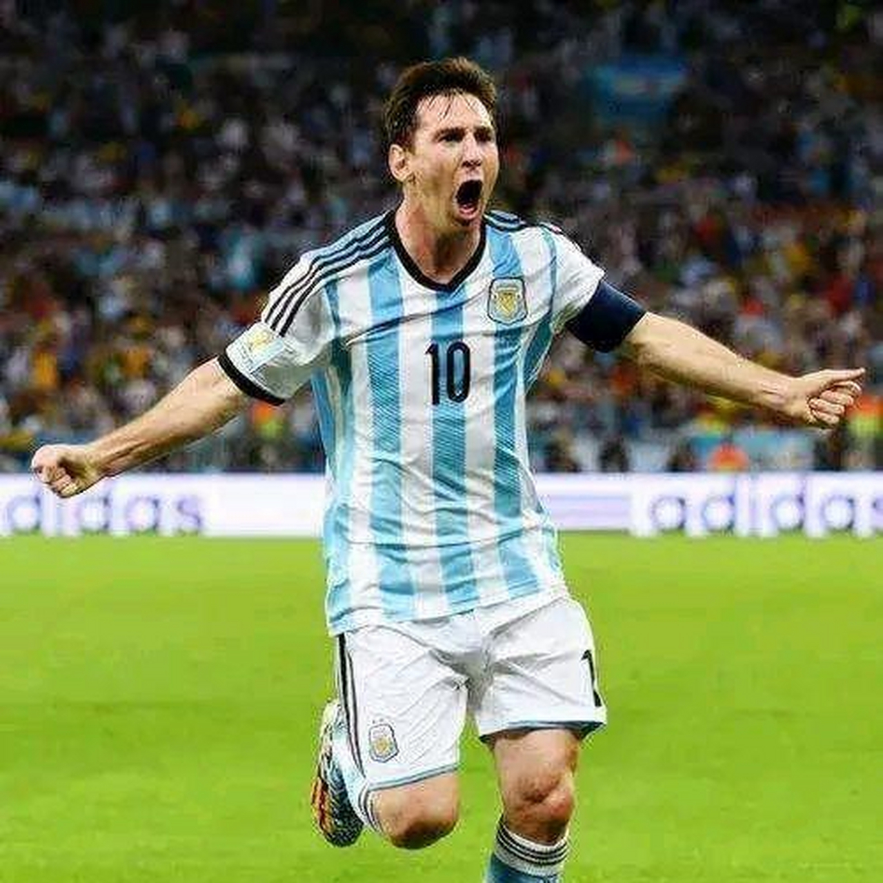 阿根廷前总统马克里在接受《马卡报》采访时表示,作为球星已经集齐了