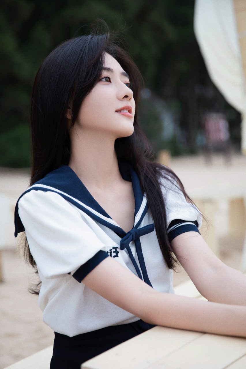 梁洁# 一袭水手制服套装,甜美清纯的容颜,白皙水嫩的肌肤,纤瘦高挑的