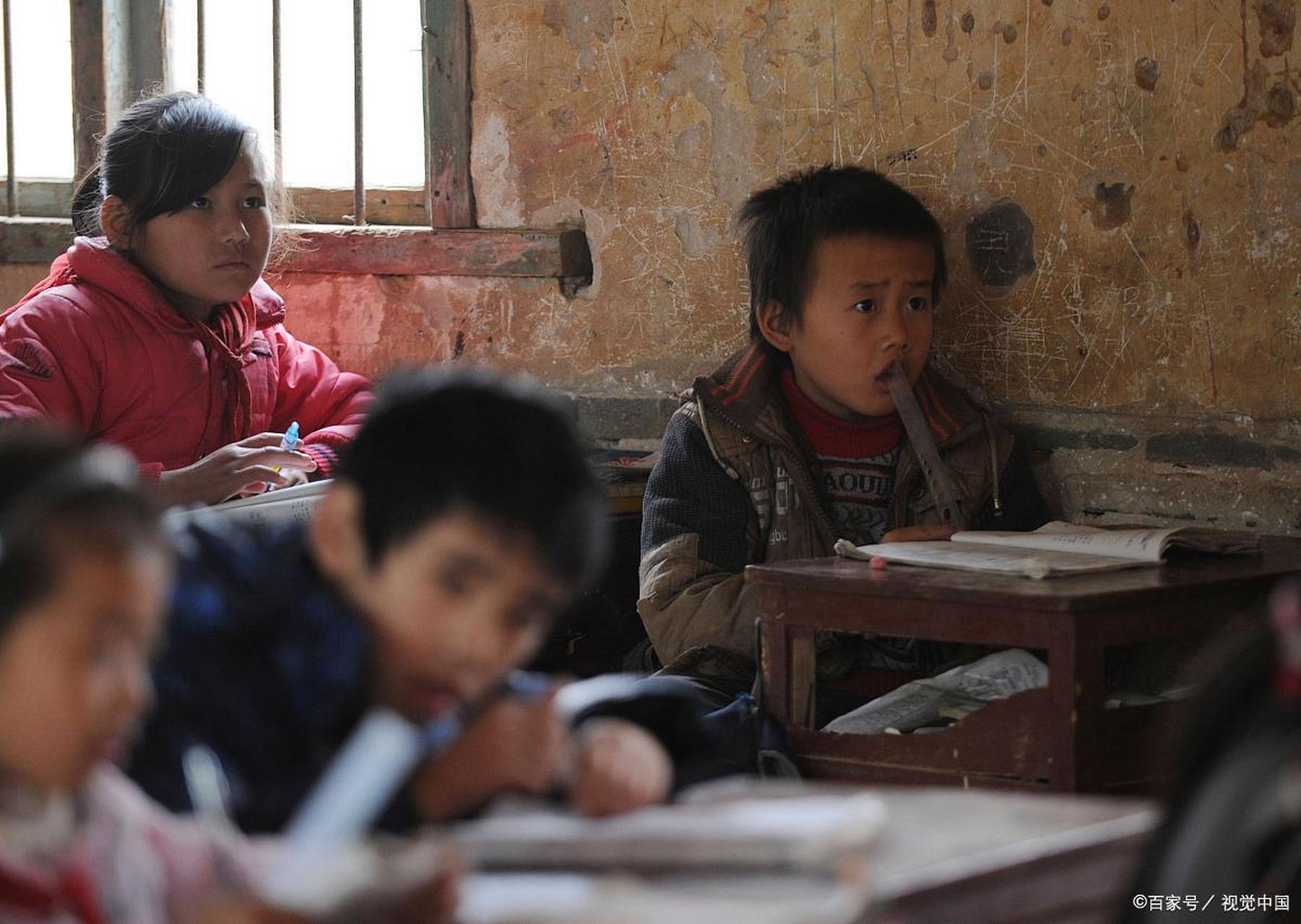 近日网上纷纷报道"留守儿童因缺钱哭着给爸爸打电话",真是让人心酸!