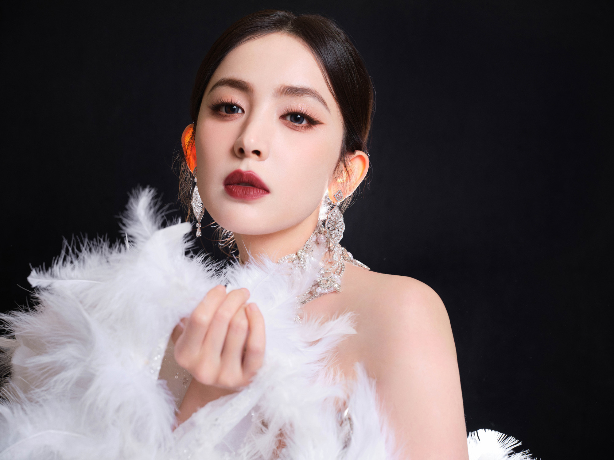 镂空碎钻礼服造型——古力娜扎