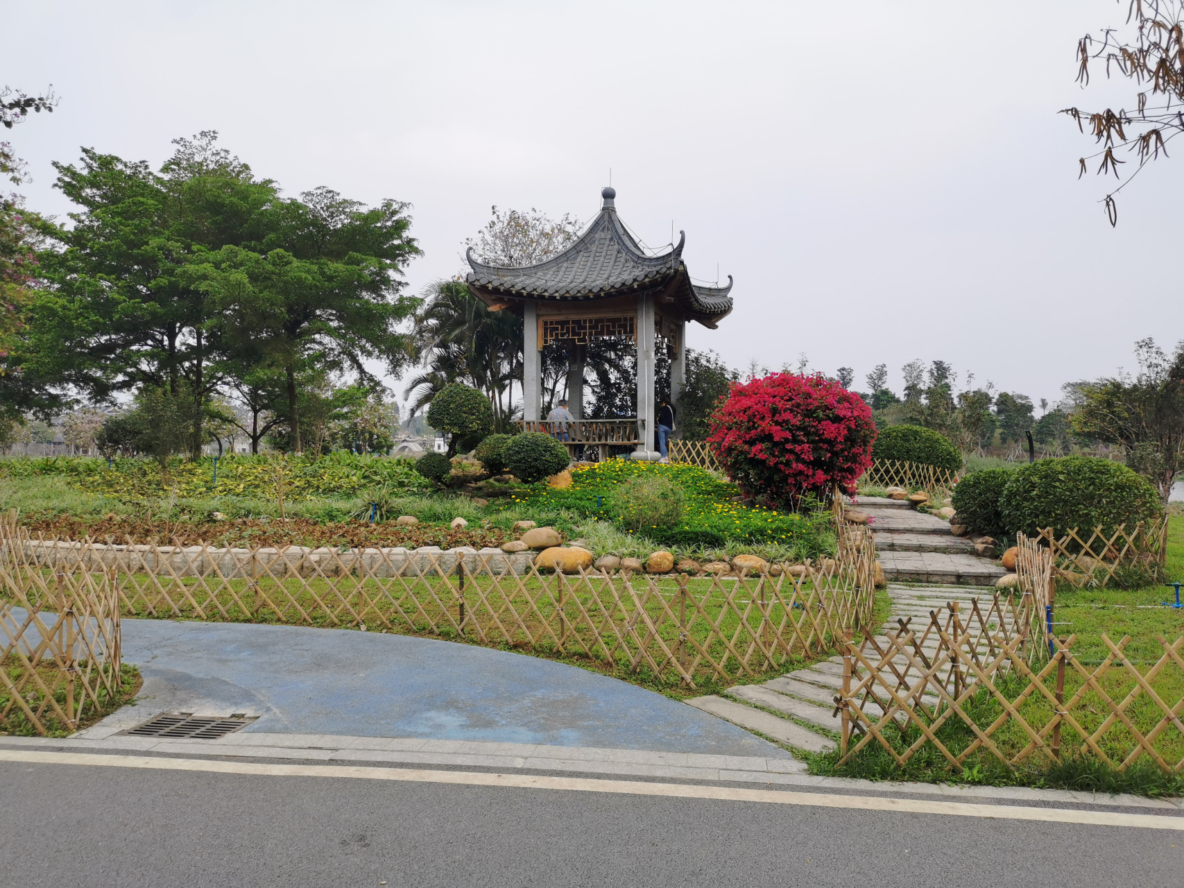 因为光是想和思考只能让你原地踏步,就像是个人物雕塑,哪也