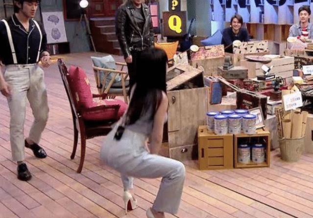 43岁的柳岩依旧单身,当她做深蹲的那一刻,网友:这谁还敢追啊?