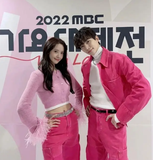 李俊昊与林允儿恋情曝光:经纪公司回应确认中