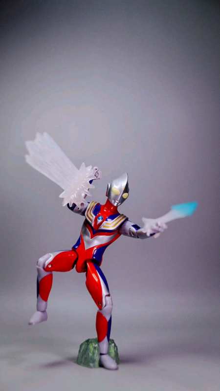 长大以后你还相信光吗万代迪迦奥特曼可动人偶开箱