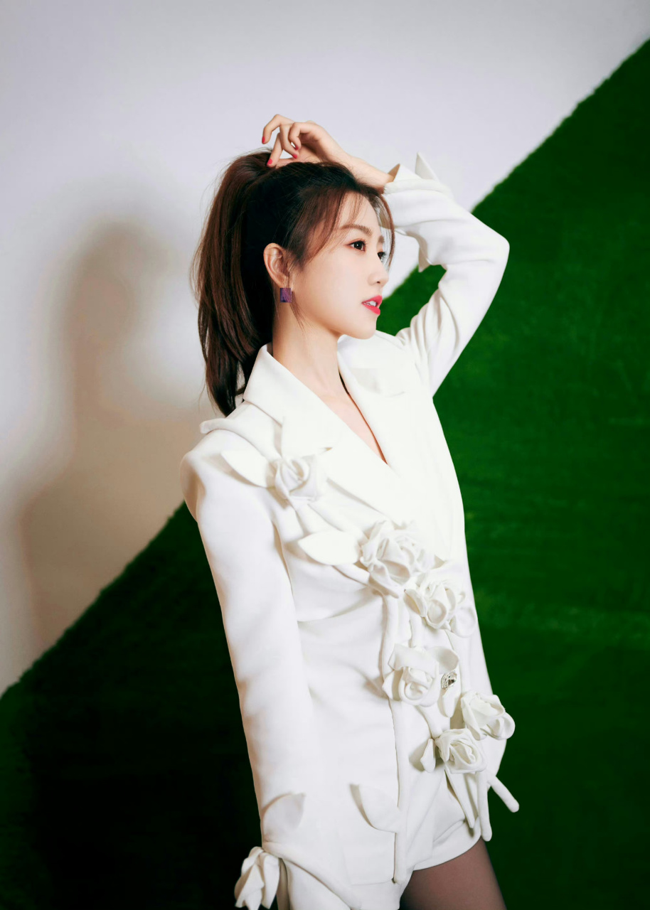 张纯烨  黑丝美腿  性感妖艳