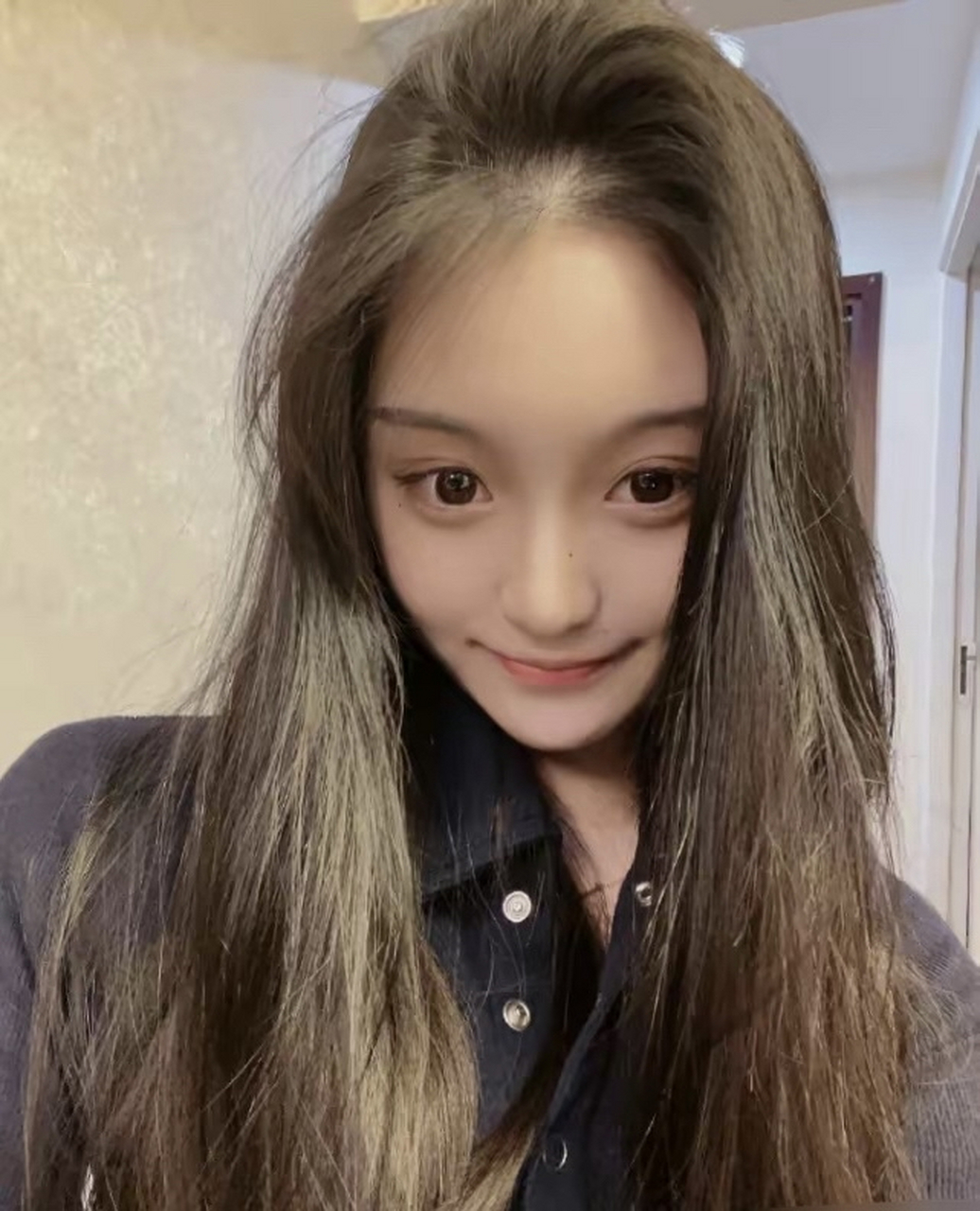 周雨结婚#乒乓球名将周雨官宣领证结婚啦～妻子孙妮娜貌美如花,恭喜!