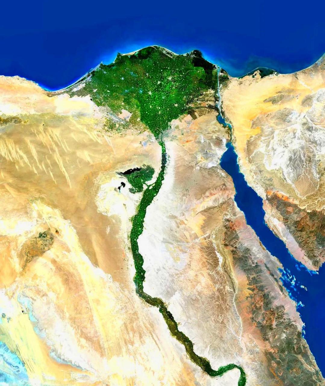 自古以来,古埃及文明都依靠尼罗河的水来灌溉和滋养周围的沙漠地区.