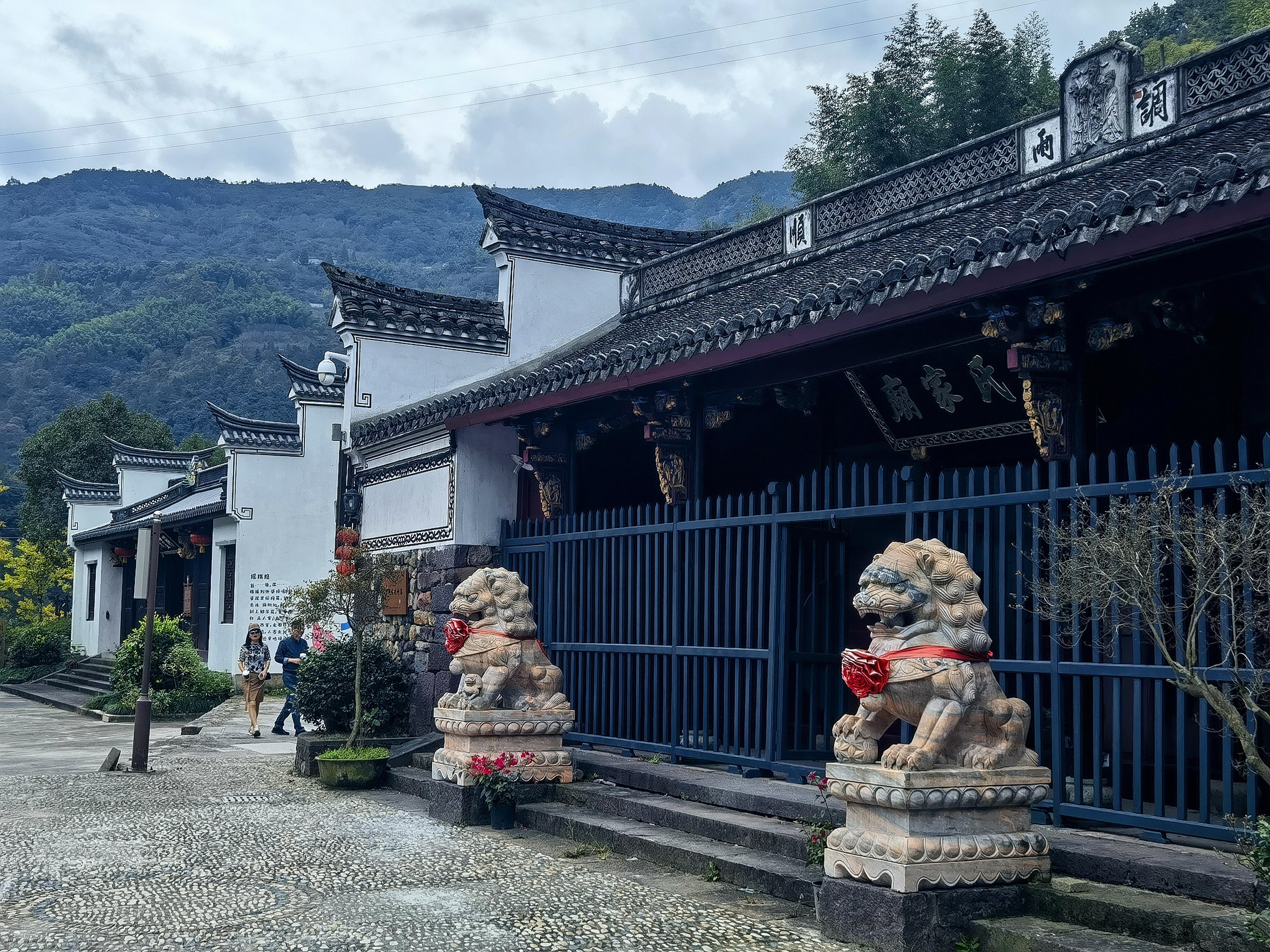 探访历史悠久的李家坑村:古韵与现代元素的完美融合