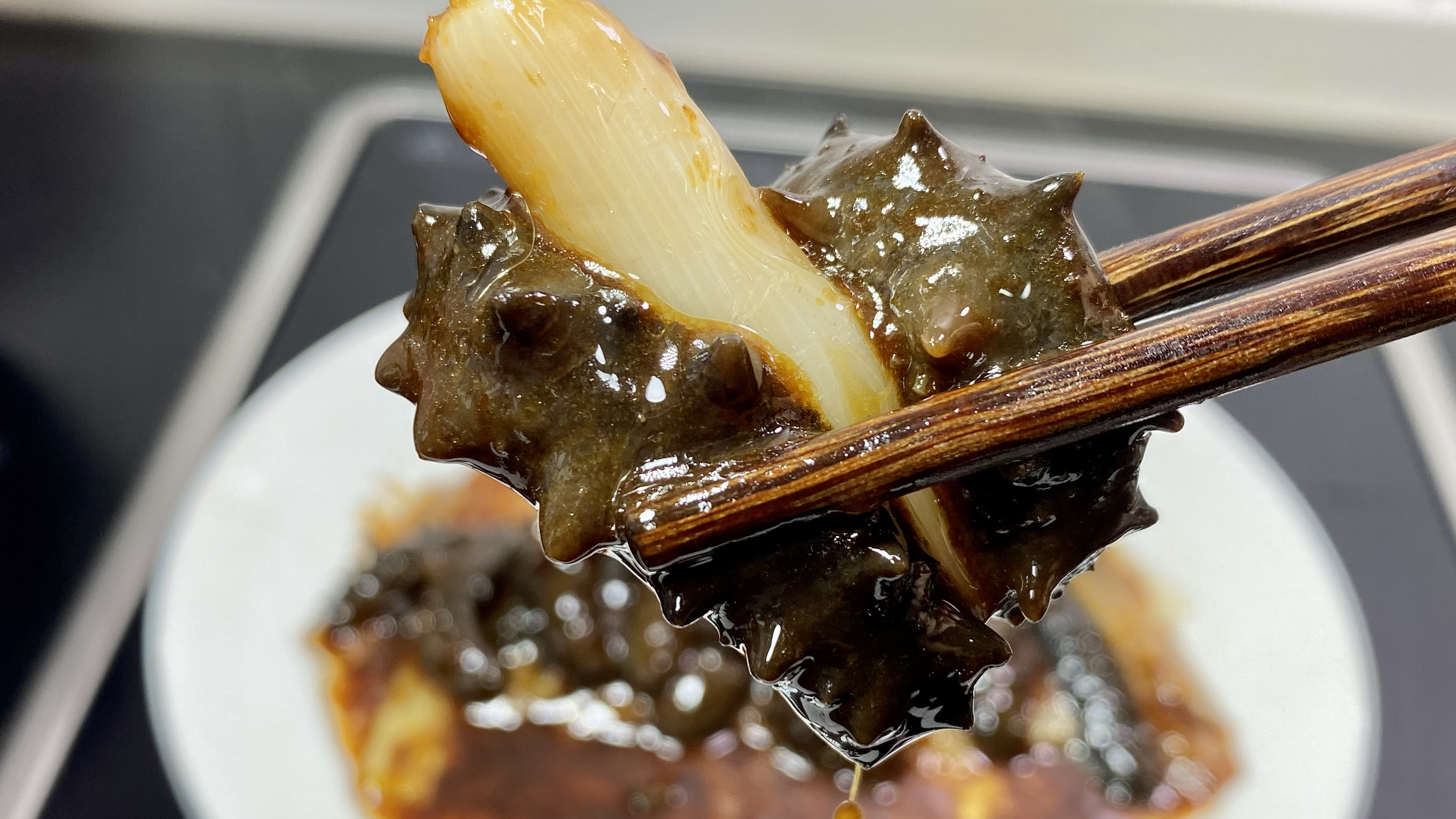 葱烧海参的家常做法，就这样一烧葱香浓郁，做法简单很好吃