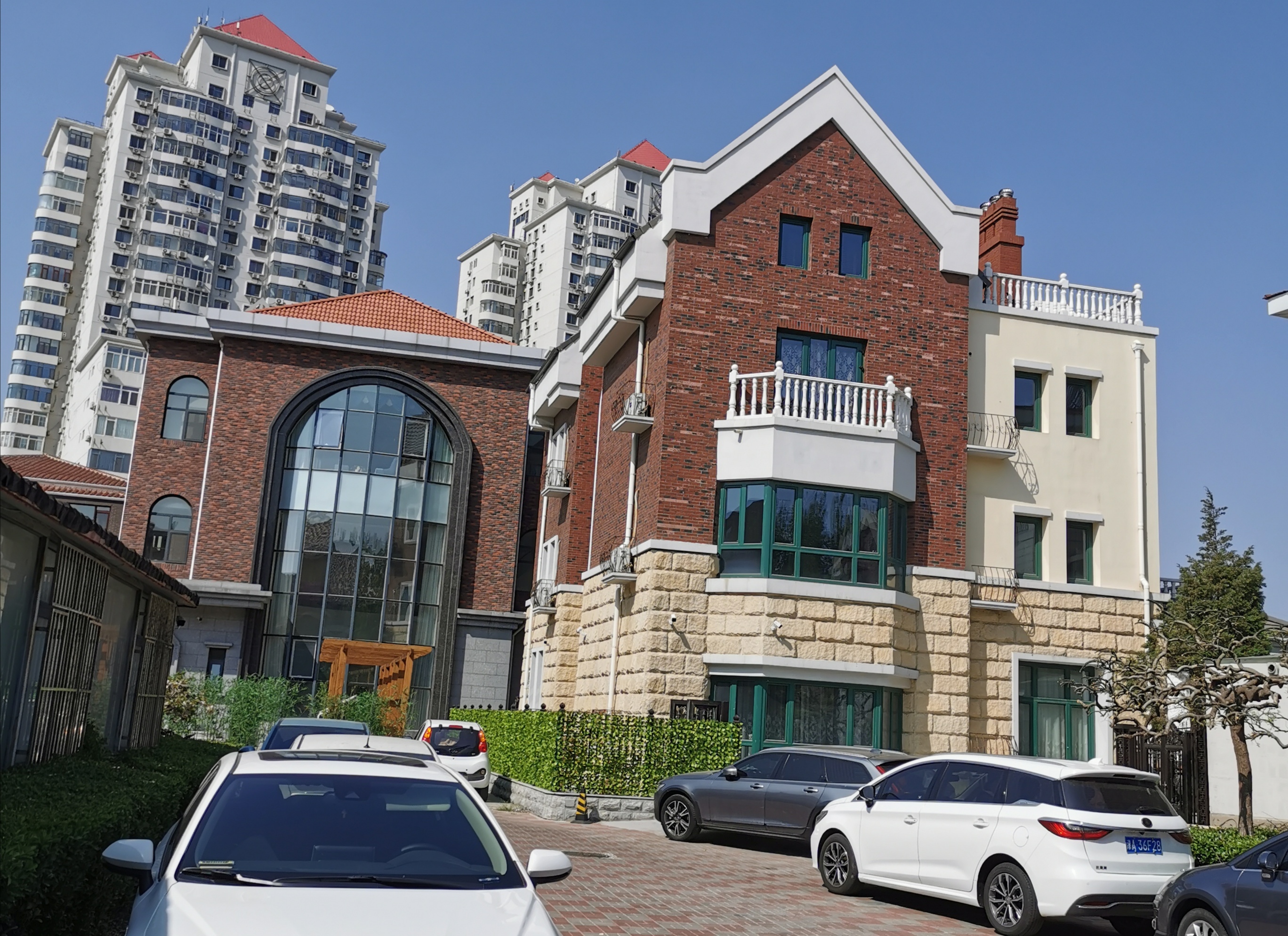 开发建设翠泉别墅小区