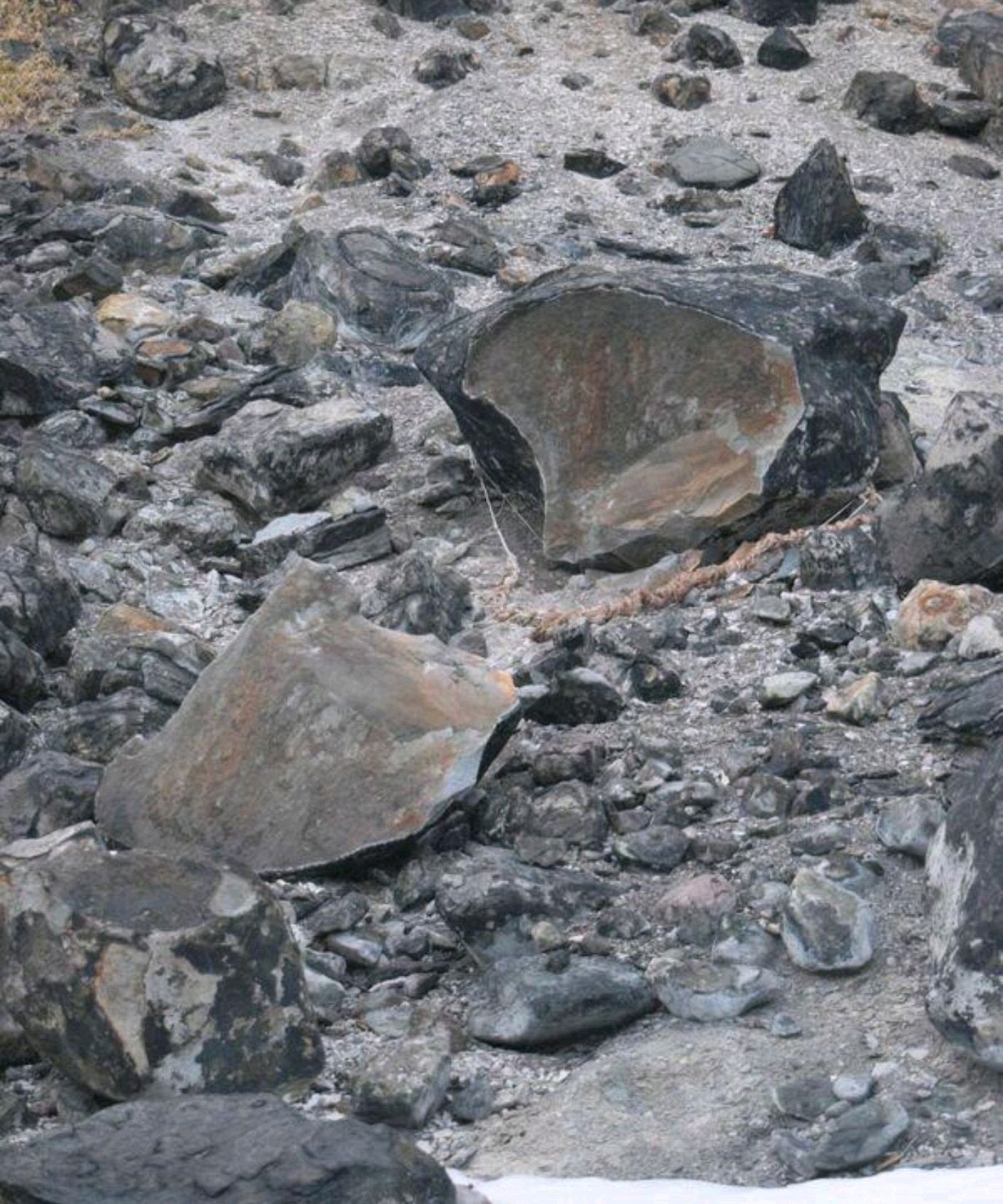 日本裂开的那个"杀生石"到底是个啥?