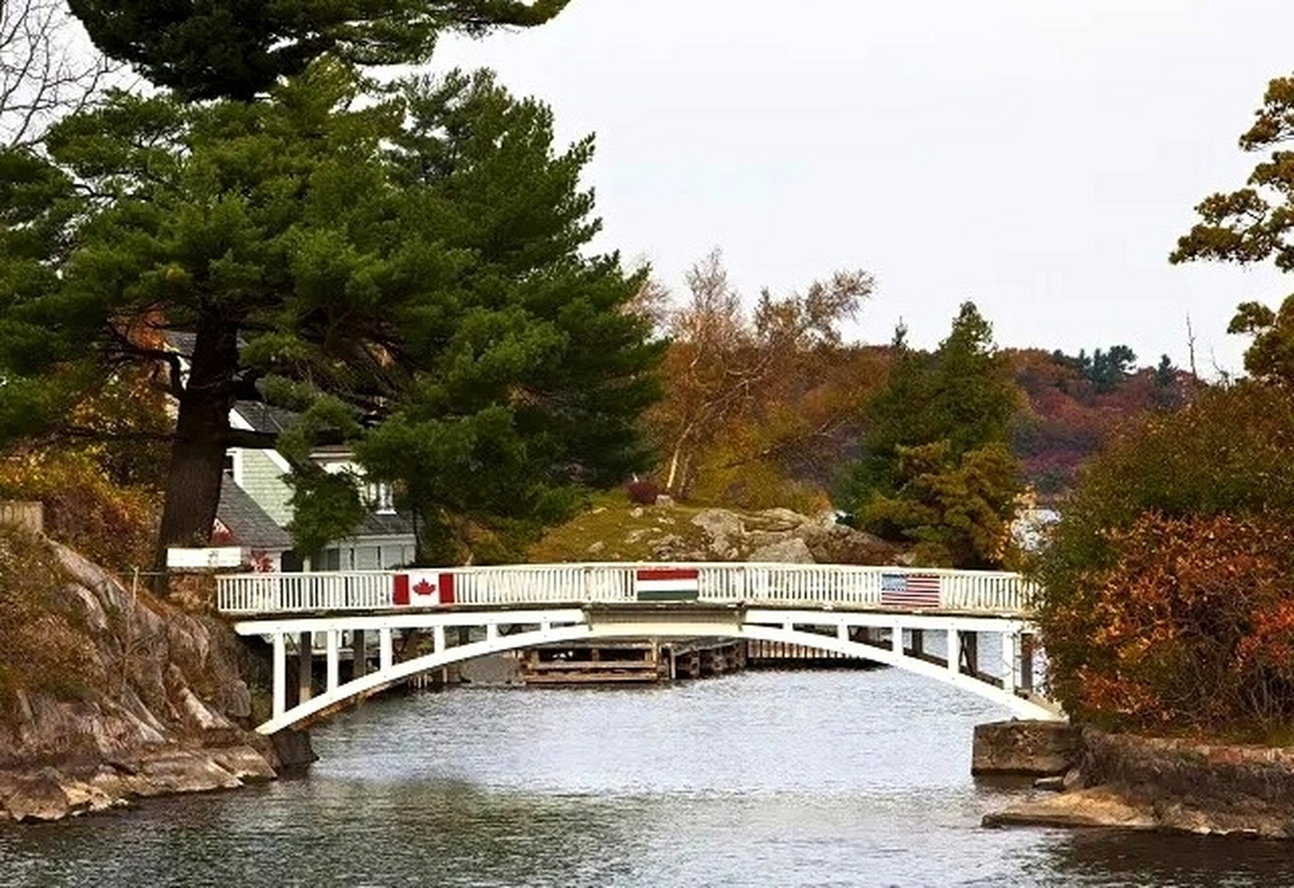 世界上最短的跨國橋:扎維康橋,僅9.