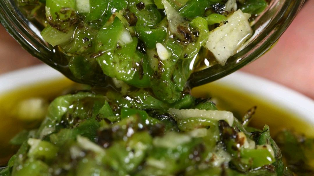 家庭版秘制绿色纯天然剁椒酱这样做让你能多吃三大碗饭!