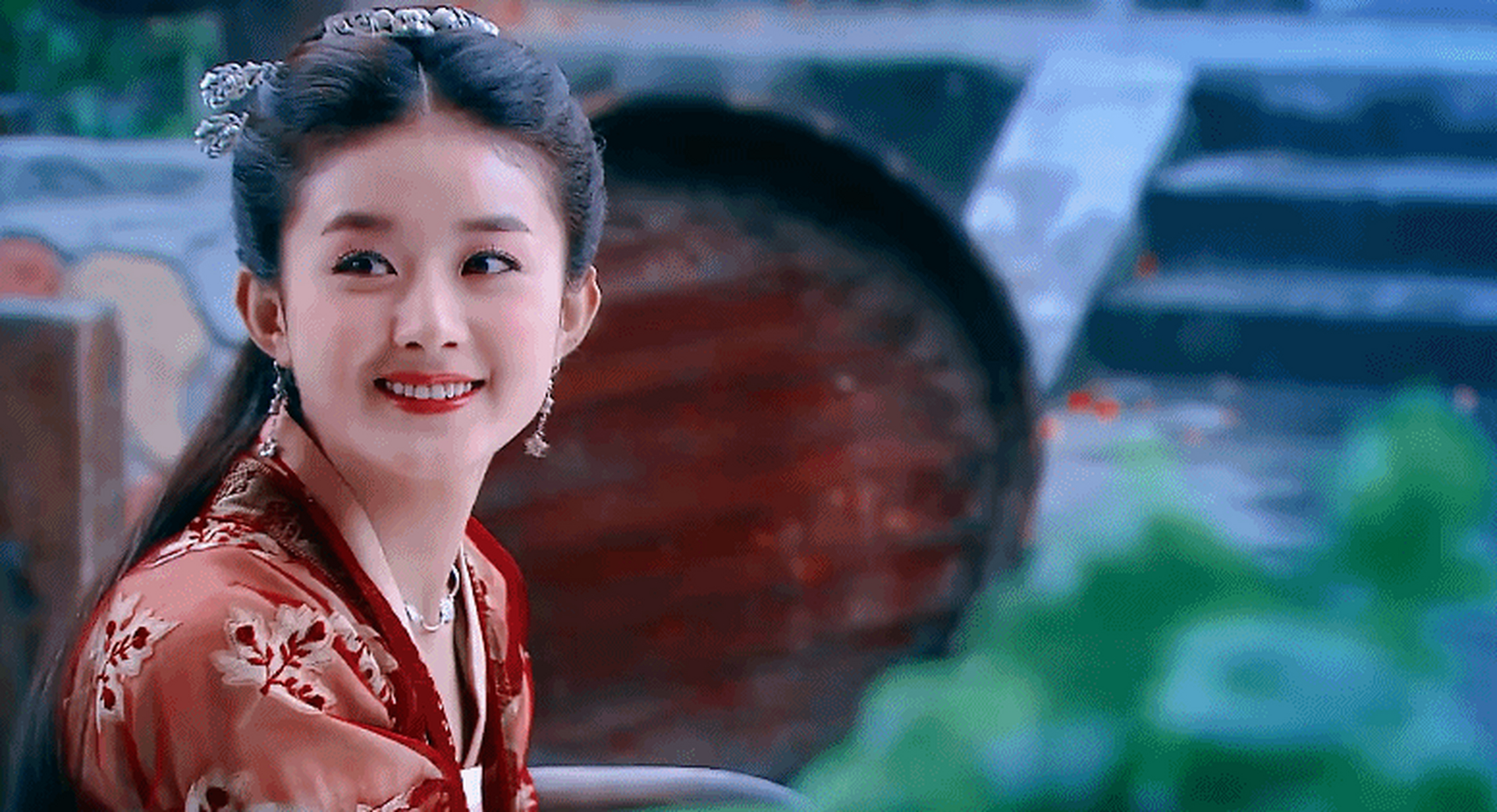 2013年《追鱼传奇》,赵丽颖饰演古灵精怪的鲤鱼精红绫,"我红绫绝对不