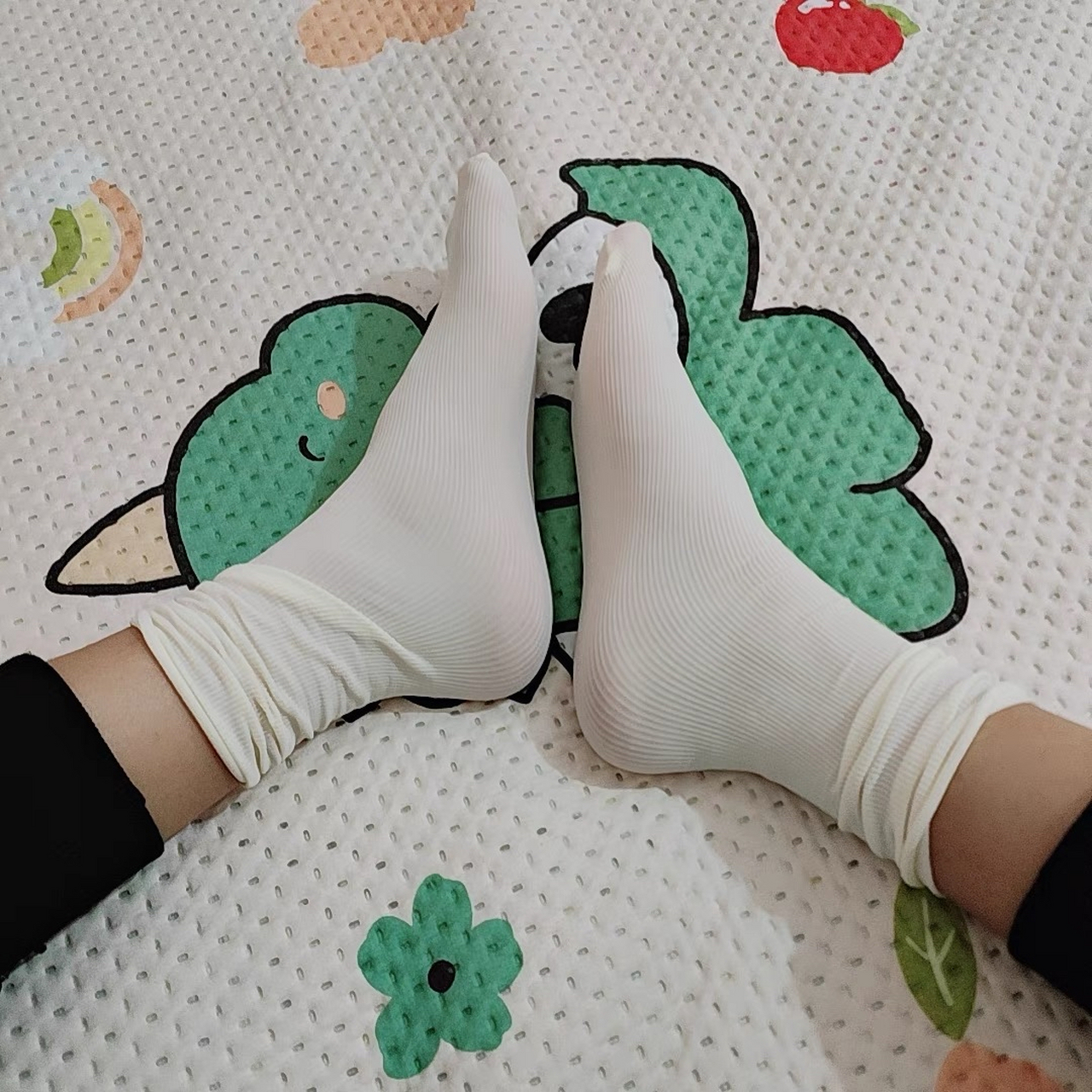 白袜和凉鞋第二天居然还是干净的,嘿嘿