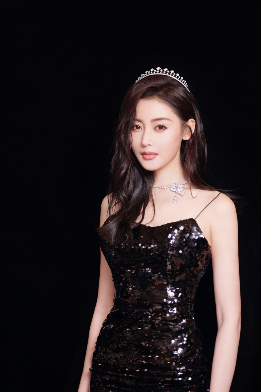 张天爱性感唯美吊带裙!#性感美女# #明星# #百家新收益