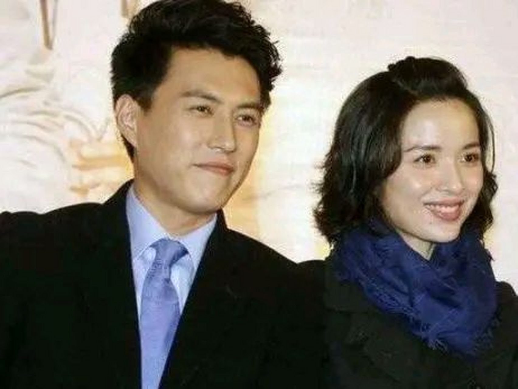 "一次拍戏时,江珊和杨志刚饰演一对恋人,杨志刚按剧本要求从后面抱住