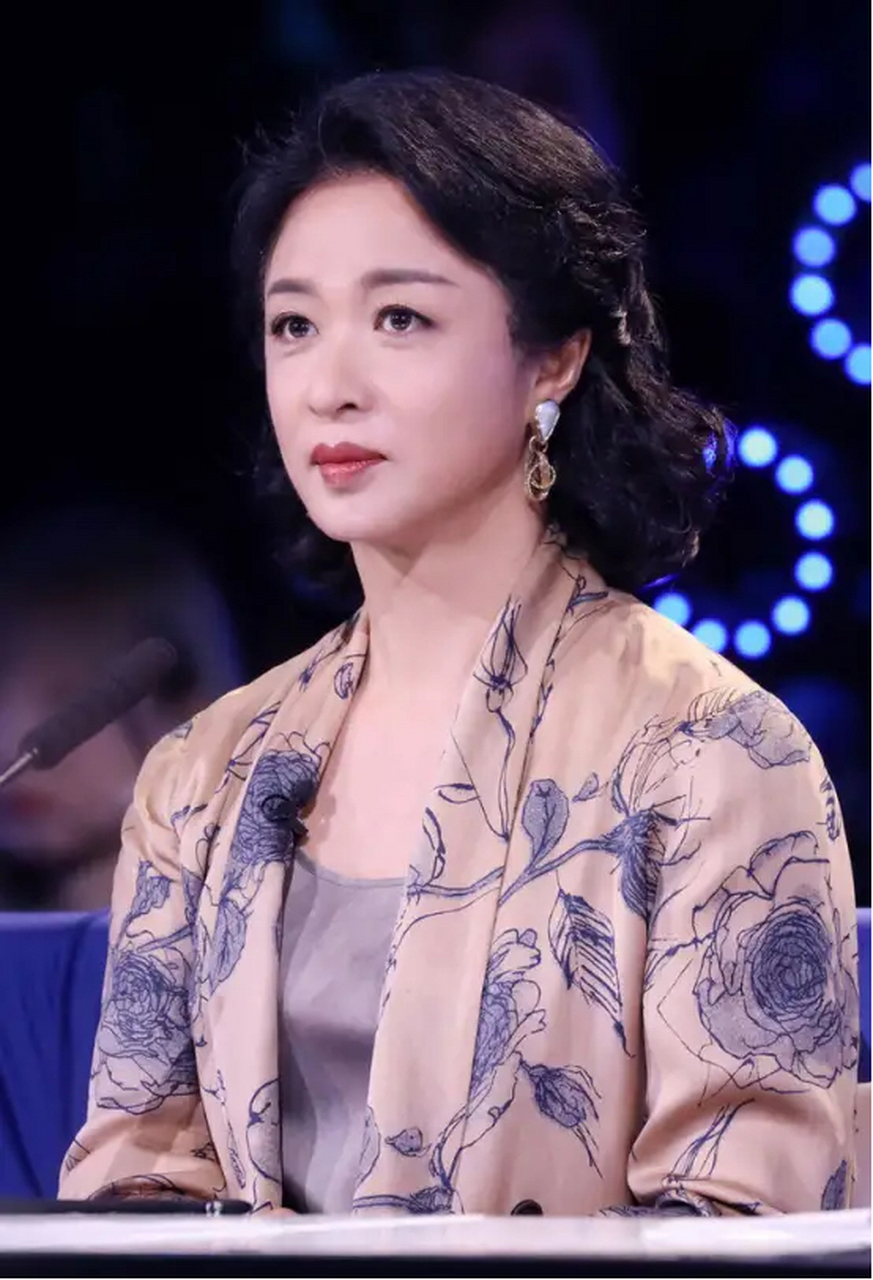 一次,记者问金星:"你做完变性手术后,和女人一起洗澡,会不会动心?