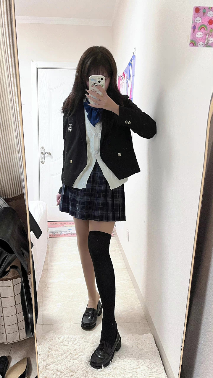 我抱着她睡了一晚上,什么也没发生.