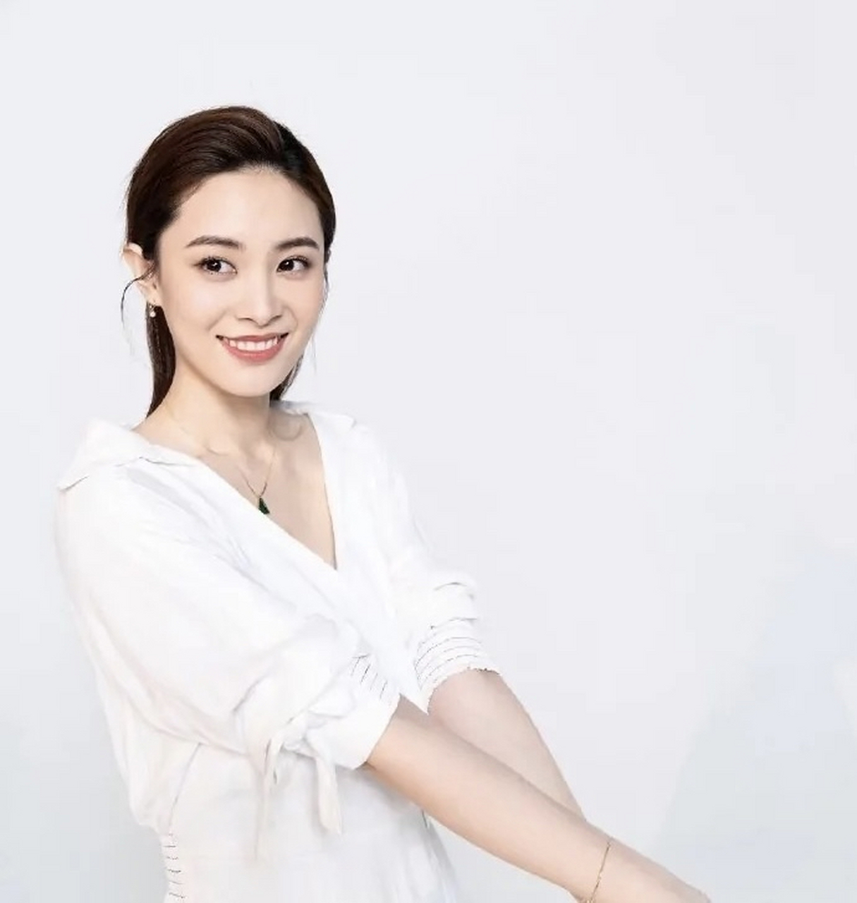 郝好,1988年6月18日出生于山东省青岛市,中国内地女演员,毕业于北京