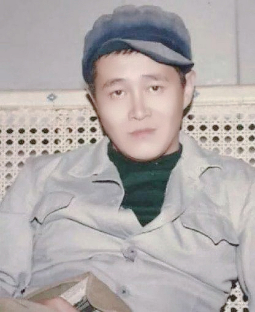 帅哥的尽头是赵本山,所以赵本山年轻时候也是帅哥.