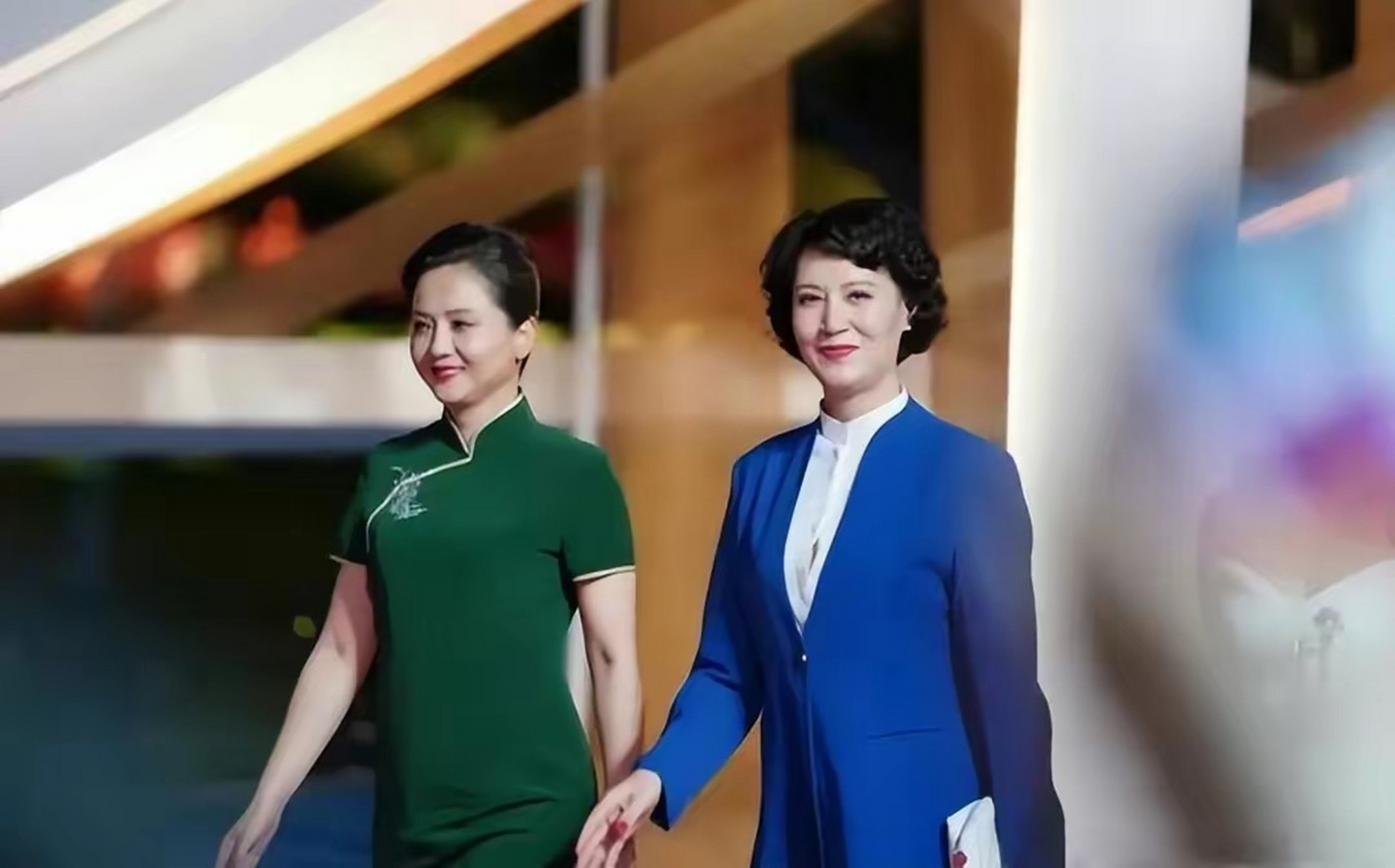 陶慧敏才是真正古典美人!56岁穿旗袍显花瓶身段,年近六十无皱纹