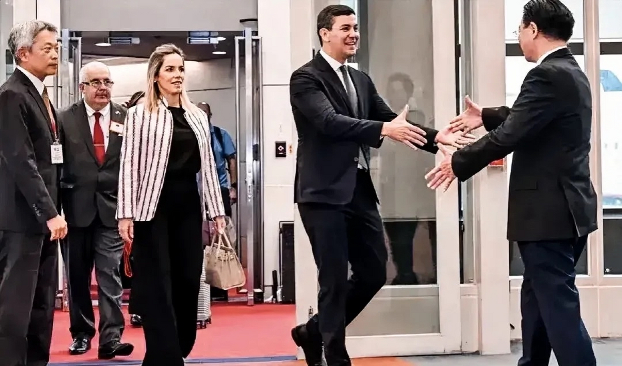 巴拉圭总统不顾反对访台 巴拉圭总统佩纳不顾我方反对,擅自访问我国