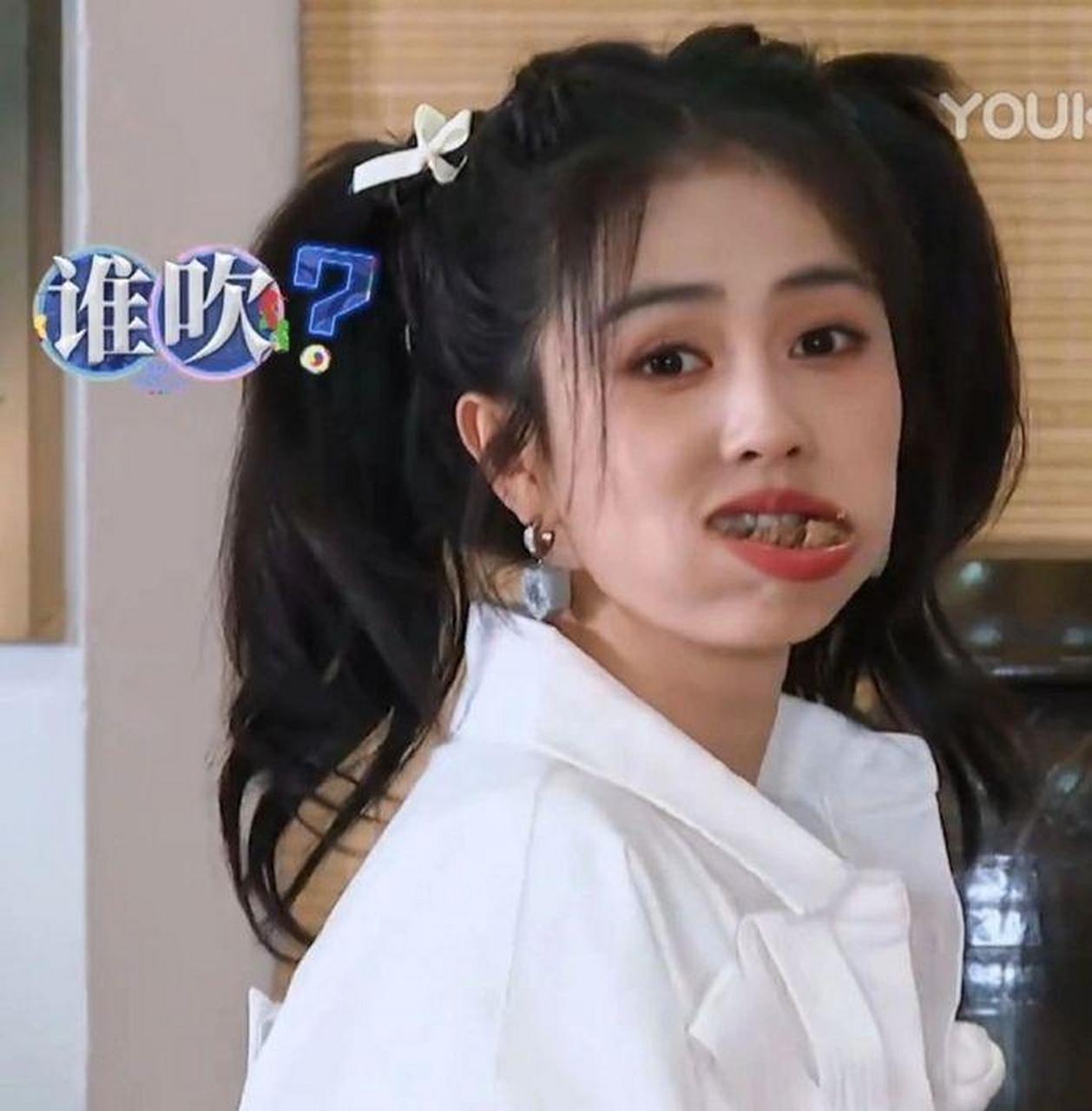 白鹿吃香蕉有种莫名的喜感[笑哭],果然搞笑是需要天赋的