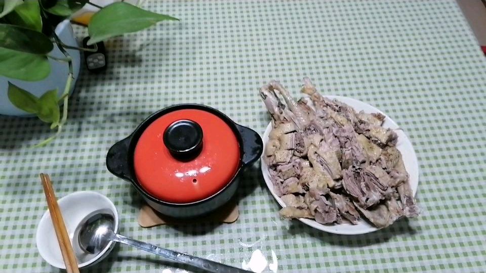 太好吃了,白切河边鸭,内脏和草菇炖汤,汤鲜肉甜