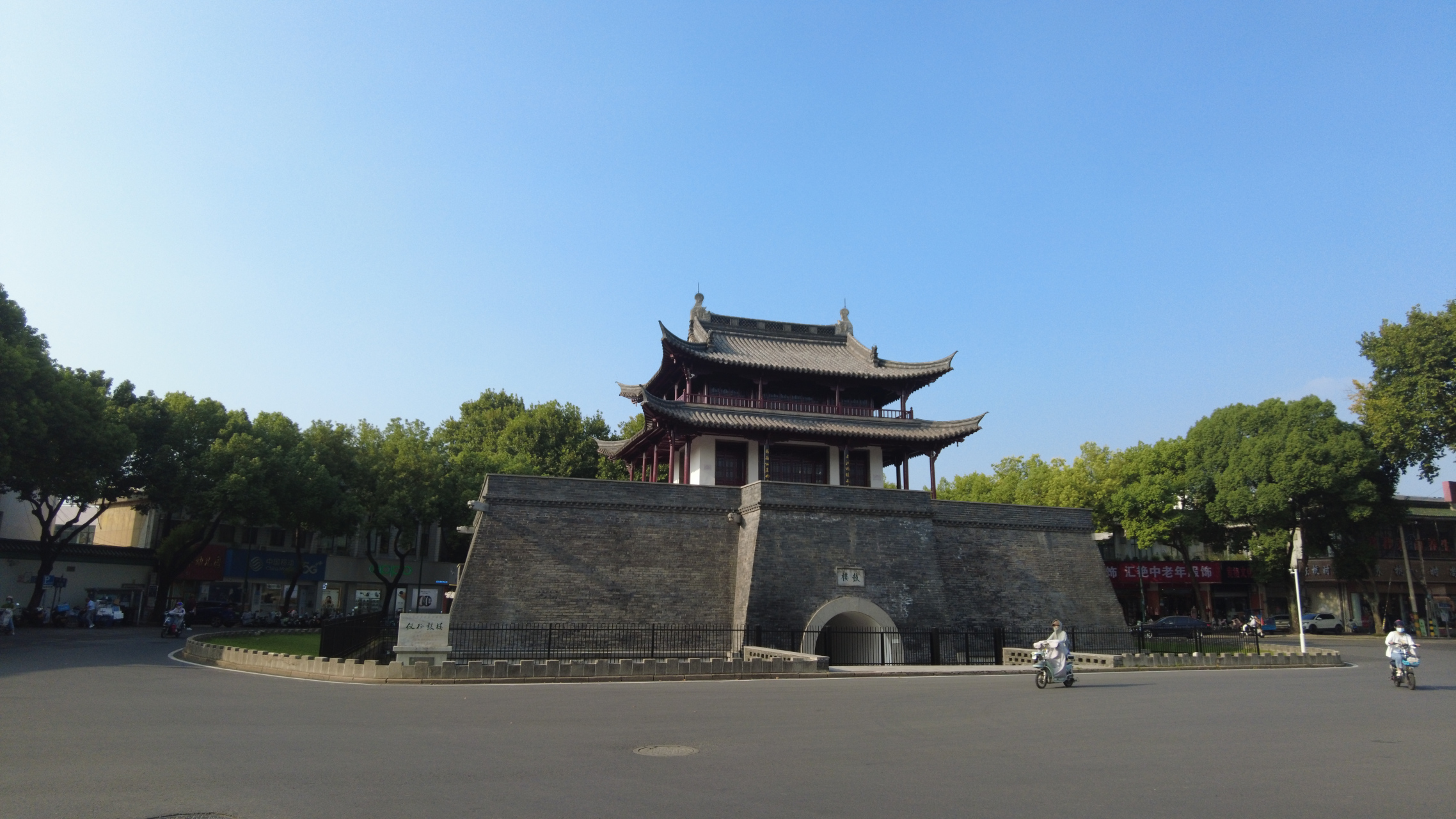 仪征鼓楼是三座鼓楼中最为典雅的一座.