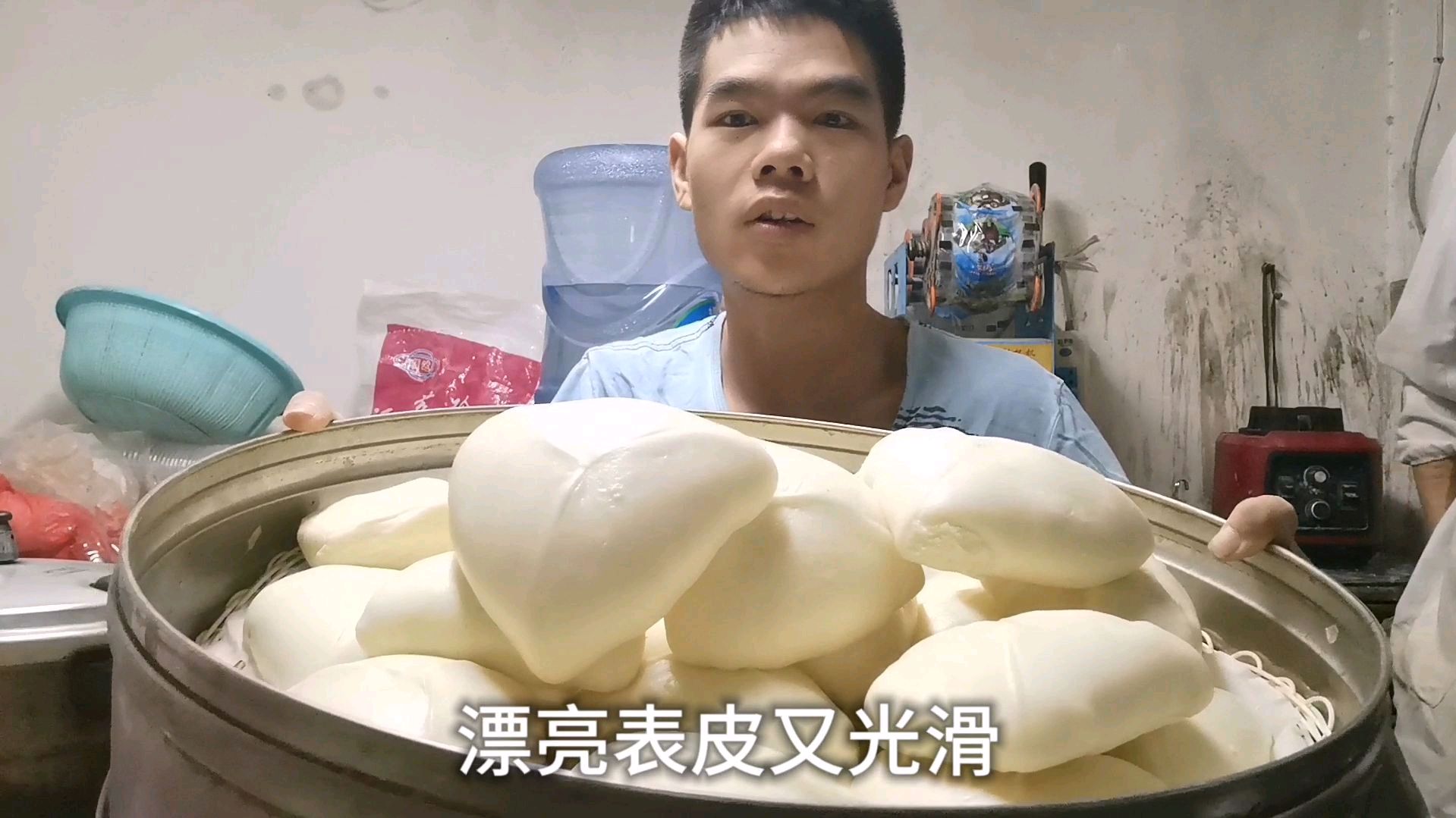 元哥今天做三角糖包子,松软又好吃,漂亮表皮又光滑