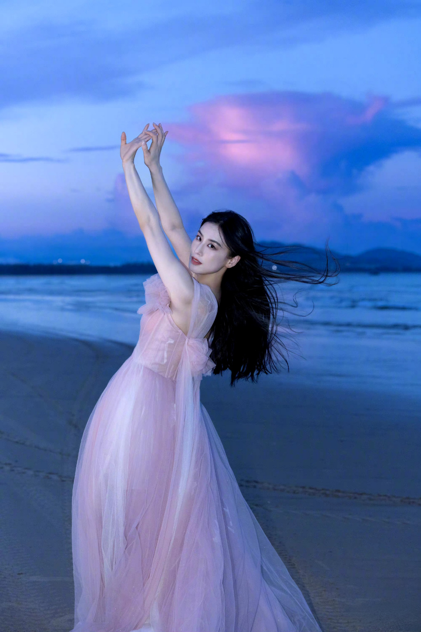 黄圣依晒照疑似怀孕怀三胎传闻 可以看出来身材还是很好 皮肤状态也很