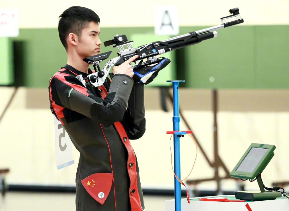 优秀!18岁小将盛李豪破亚运会男子10米气步枪世界纪录