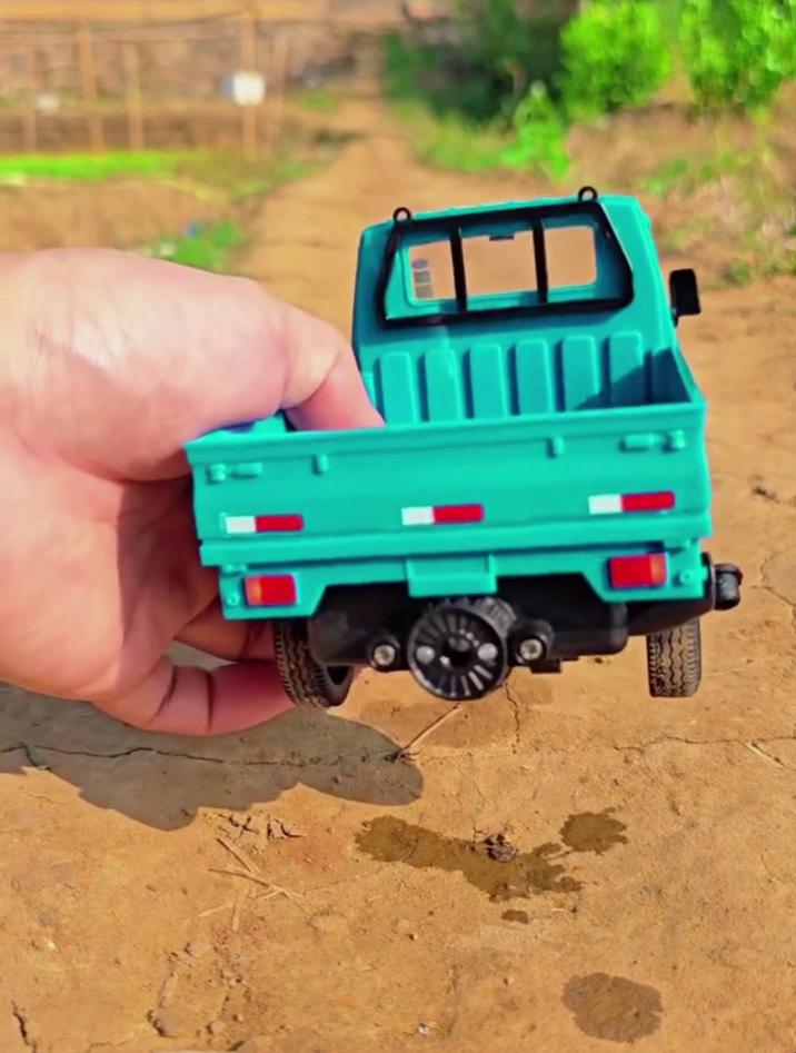 遥控模型小卡货车