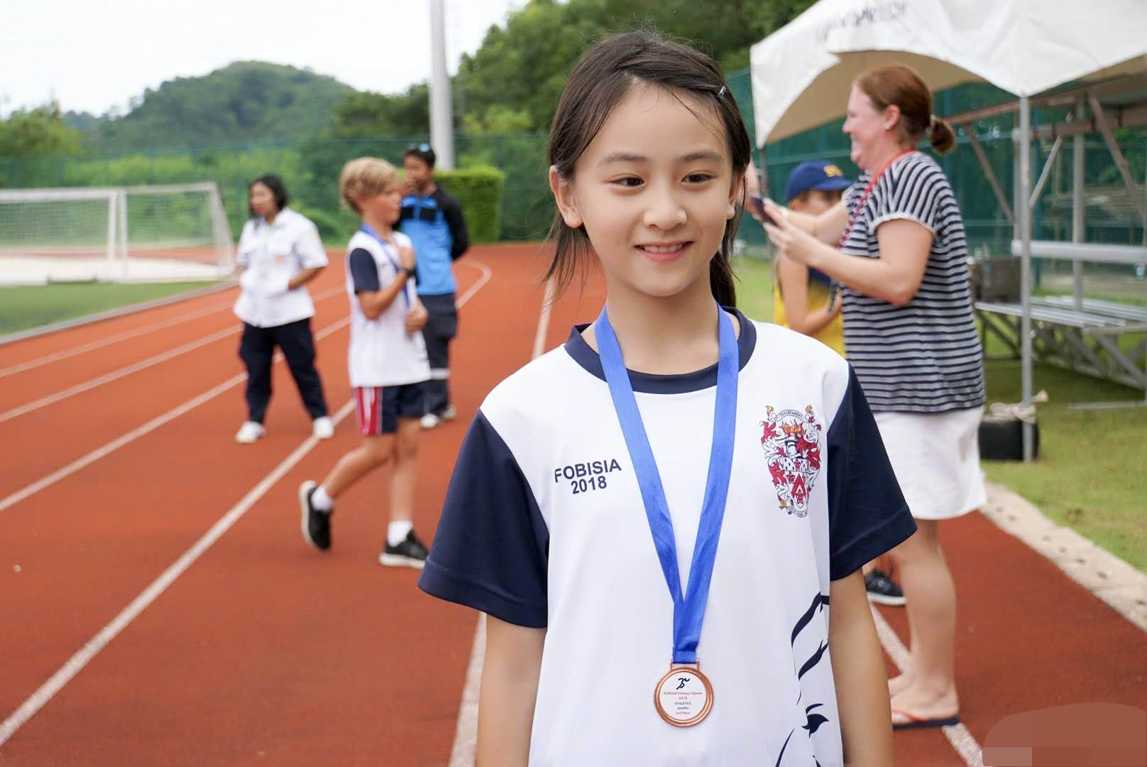 综艺里的最美的女孩,12岁长成女神,1米7的身材线条太美了