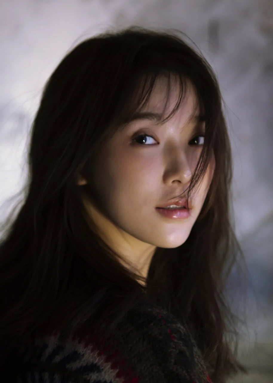 心,出生于四川省自贡市,毕业于重庆大学美视电影学院,中国内地女演员