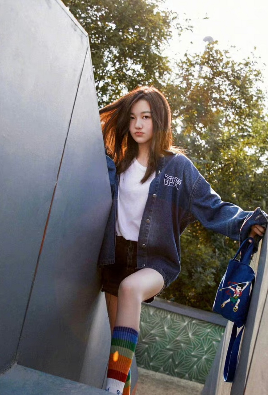 王菲女儿李嫣近照,身上的洒脱劲儿和妈妈一样 67.