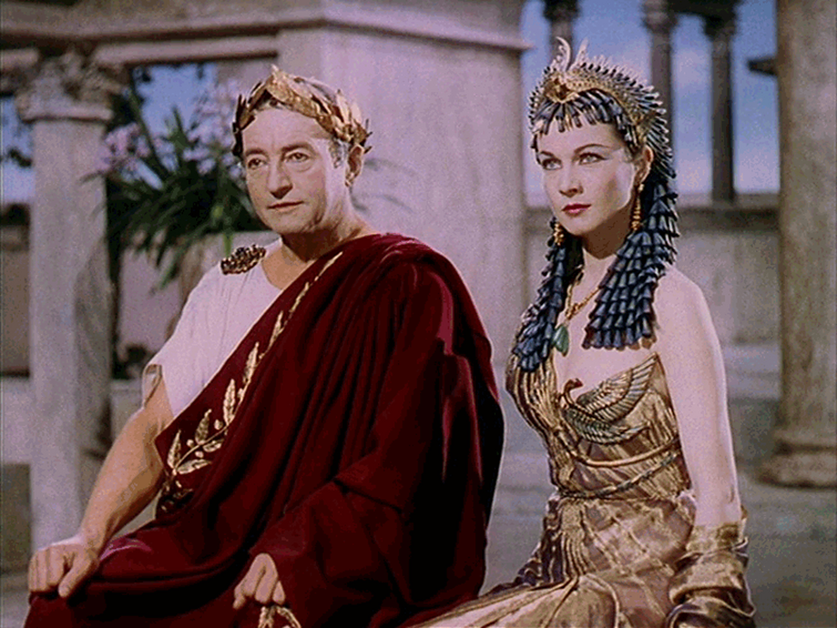 在1945年英国电影《凯撒和克娄巴特拉》中,32岁的费雯丽饰演著名的