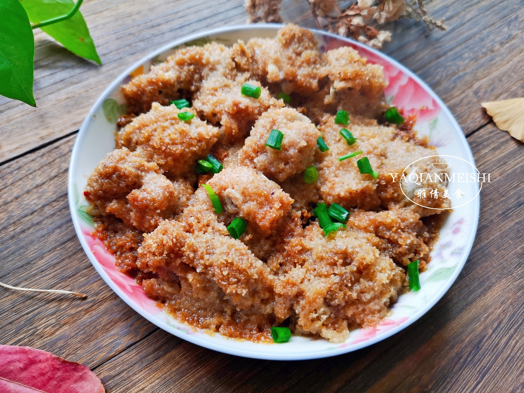 粉蒸排骨的做法:  食材和配料:排骨300克,糯米100克,大米100克,干豆角