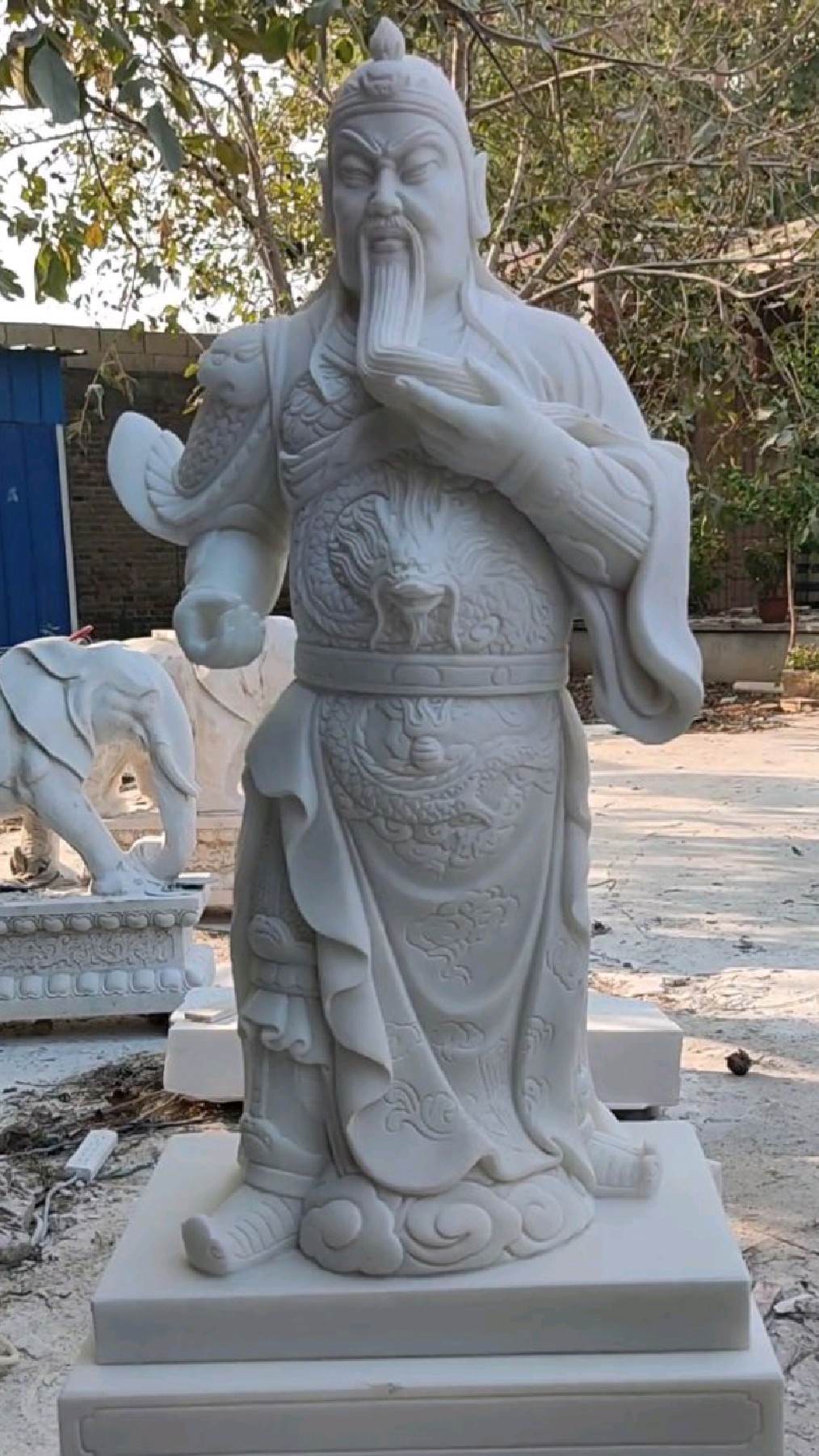 汉白玉关公雕像,石雕武财神关羽-度小视