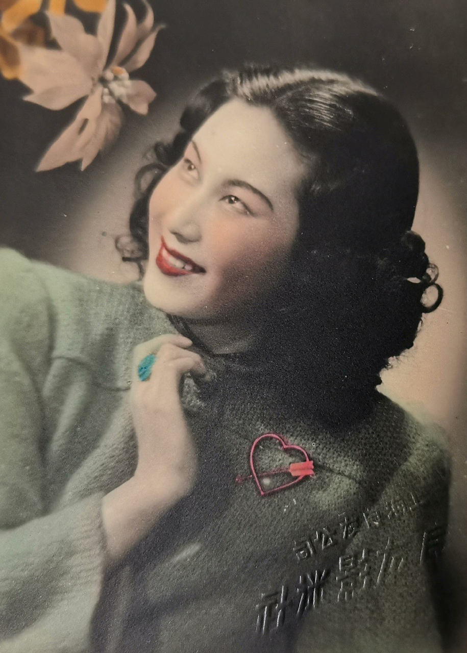 民国时期明星～李丽华手工上色老照片.