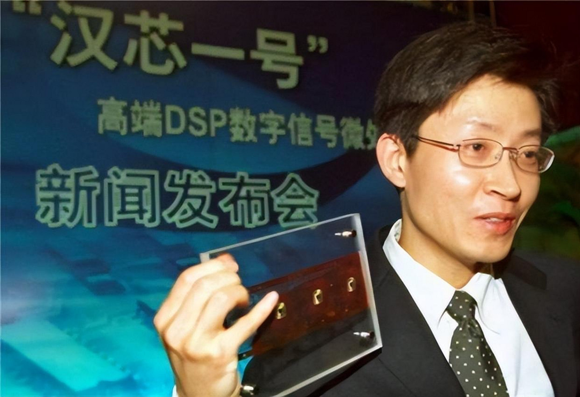 "汉芯一号"造假事件的主人公叫陈进,一九九一年毕业,第二年去往美国