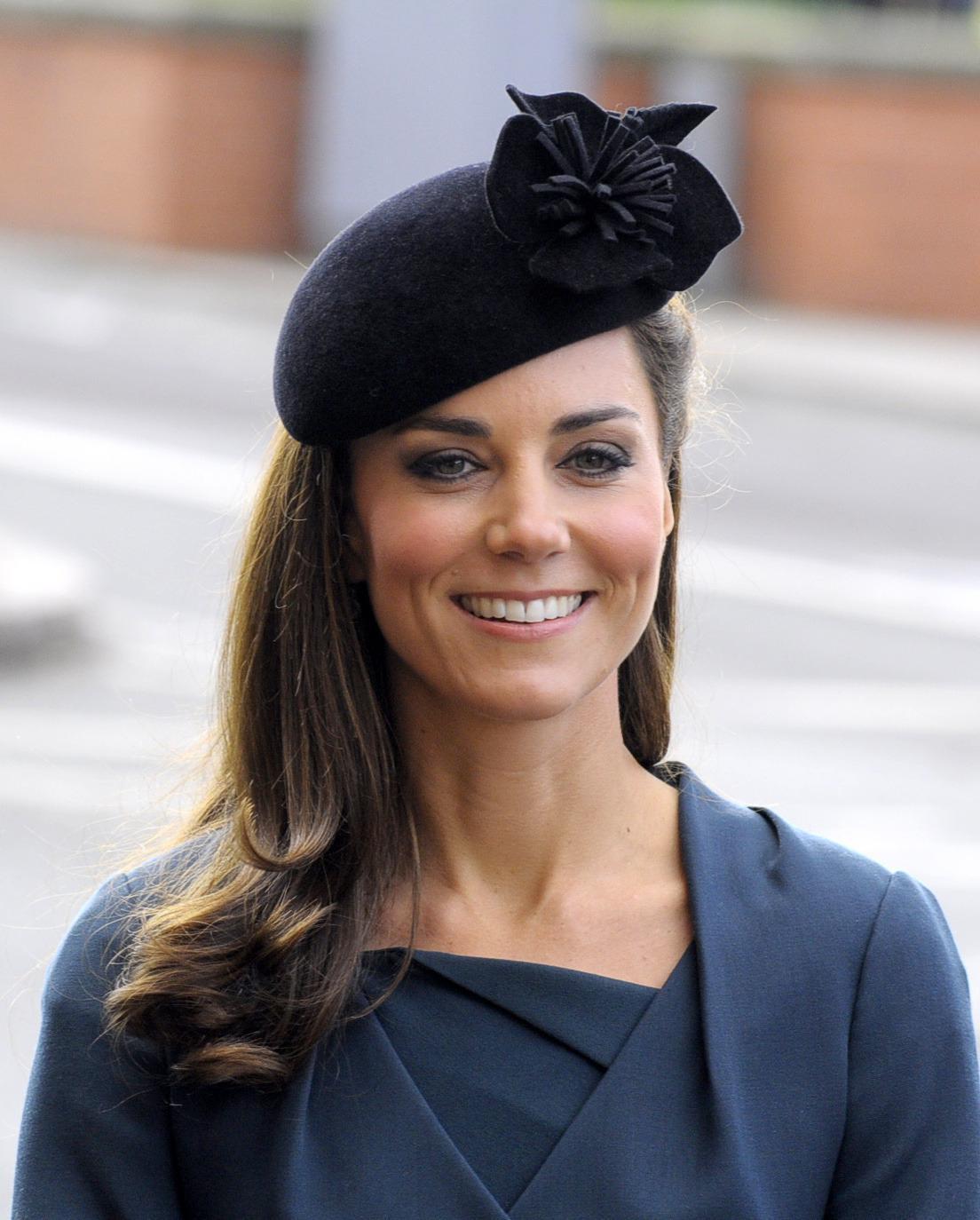 看了凯特王妃的50顶帽子后,我总结了她最爱的7种类型帽饰