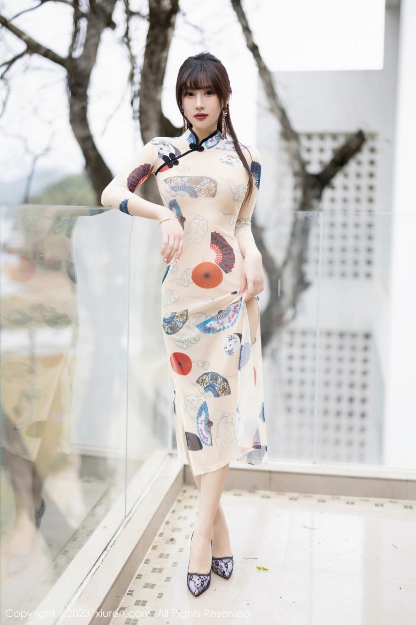 印花旗袍 丝袜 高跟鞋