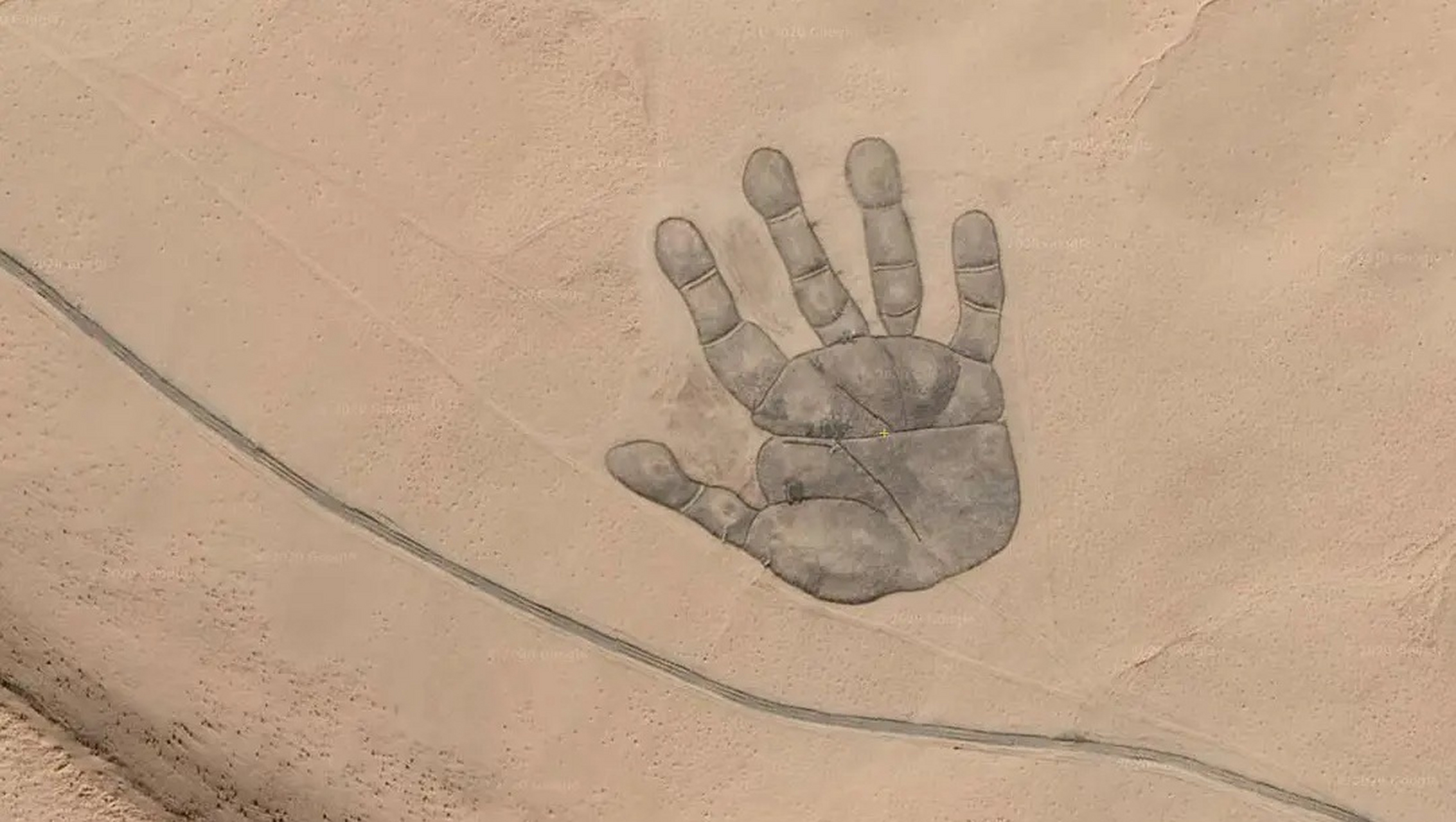 听说世上有套从天而降的掌法,小伙子,我看你骨骼惊奇,不如来瞅一瞅.