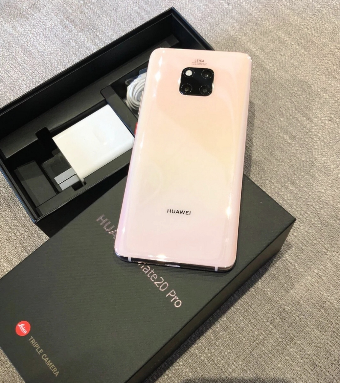 好怀念huawei mate20pro樱粉金,希望huawei mate60系列,可以出一个